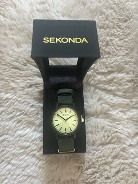 Sekonda NIB Unisex Glow in the Dark Watch Dark Green NATO Strap Casual Military